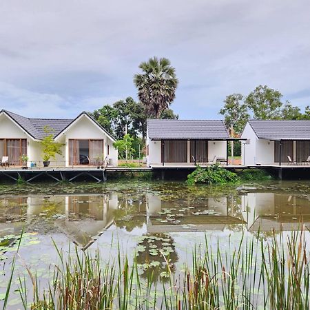 The Duck Cafe And Resort Trat Bagian luar foto