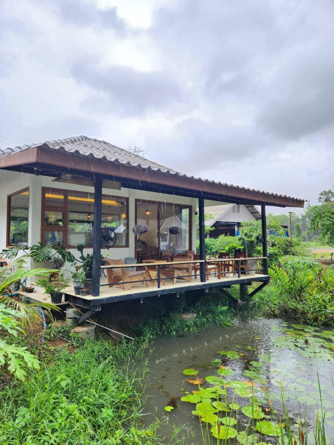 The Duck Cafe And Resort Trat Bagian luar foto