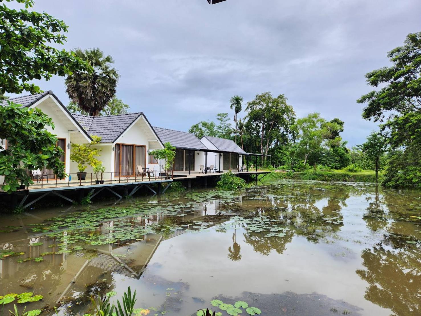 The Duck Cafe And Resort Trat Bagian luar foto