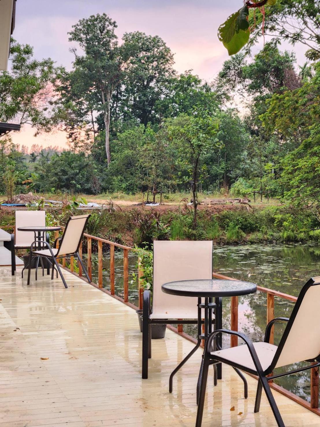 The Duck Cafe And Resort Trat Bagian luar foto